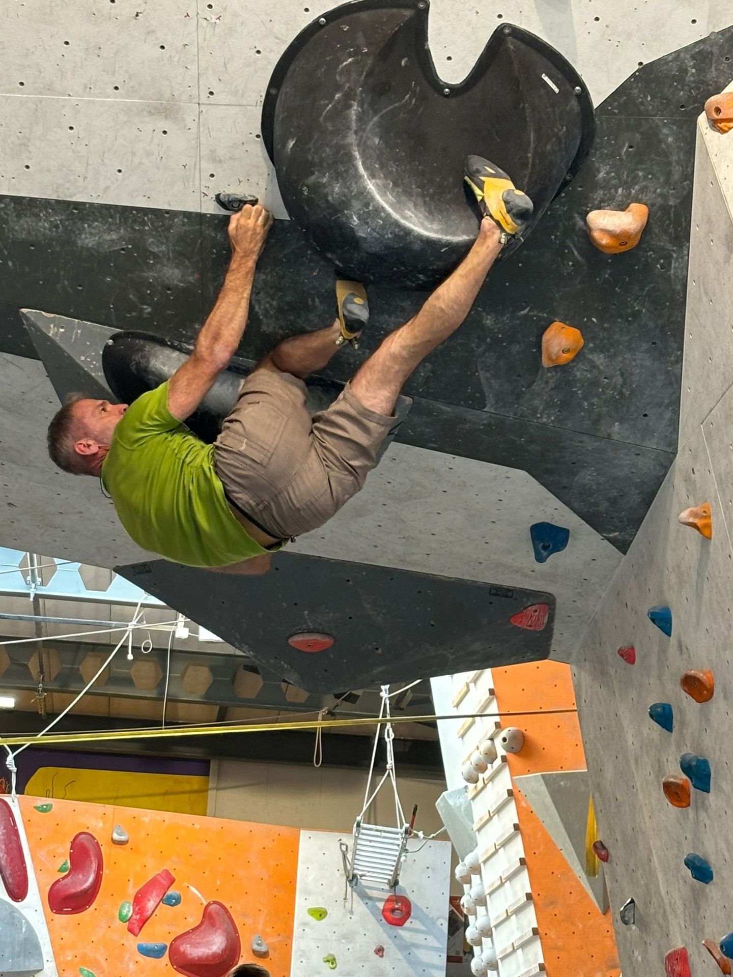 Vue intérieure salle escalade Upzone 360 Dole